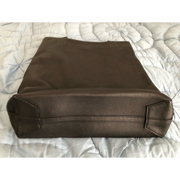 SmartPak Reversible Leather Tote Bag - Picture 7 of 7